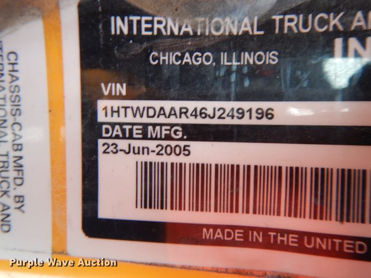 image for item DF6393 2006 International 7400  dump flatbed truck