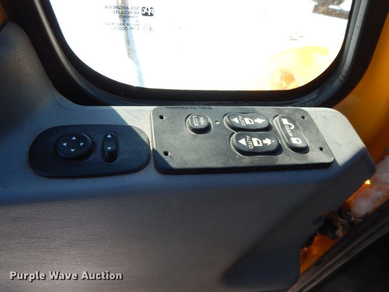 image for item DF6441 2004 International 7400  flat bed truck