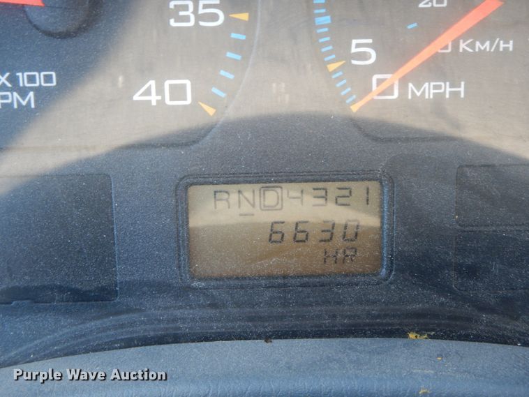 image for item DF6441 2004 International 7400  flat bed truck