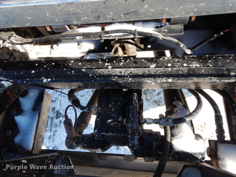 image for item DF6441 2004 International 7400  flat bed truck