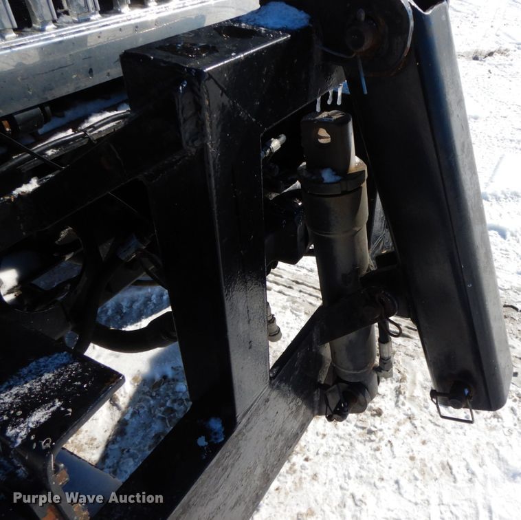 image for item DF6441 2004 International 7400  flat bed truck