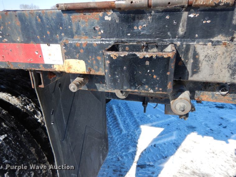 image for item DF6441 2004 International 7400  flat bed truck