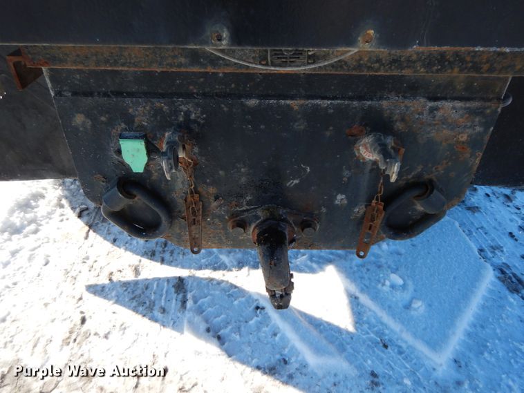 image for item DF6441 2004 International 7400  flat bed truck