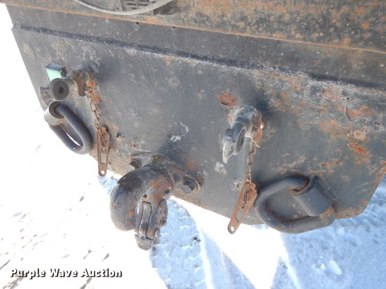 image for item DF6441 2004 International 7400  flat bed truck