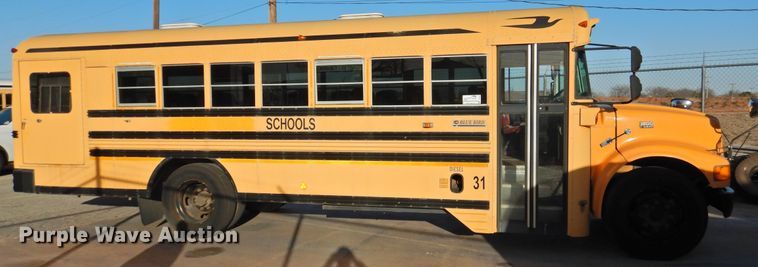 image for item DG1587 2000 International 3800  school bus