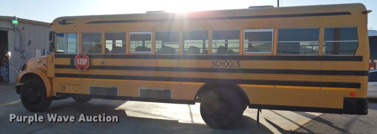 image for item DG1587 2000 International 3800  school bus