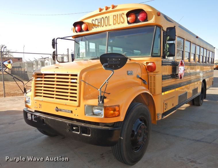 image for item DG1587 2000 International 3800  school bus