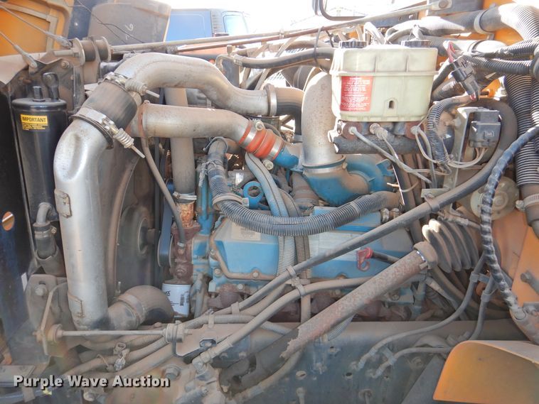 image for item DG1587 2000 International 3800  school bus