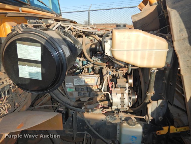 image for item DG1587 2000 International 3800  school bus