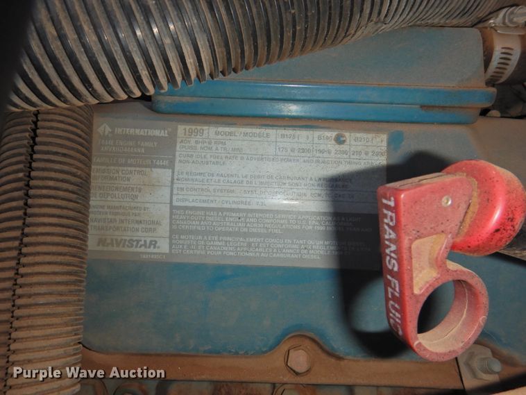 image for item DG1587 2000 International 3800  school bus