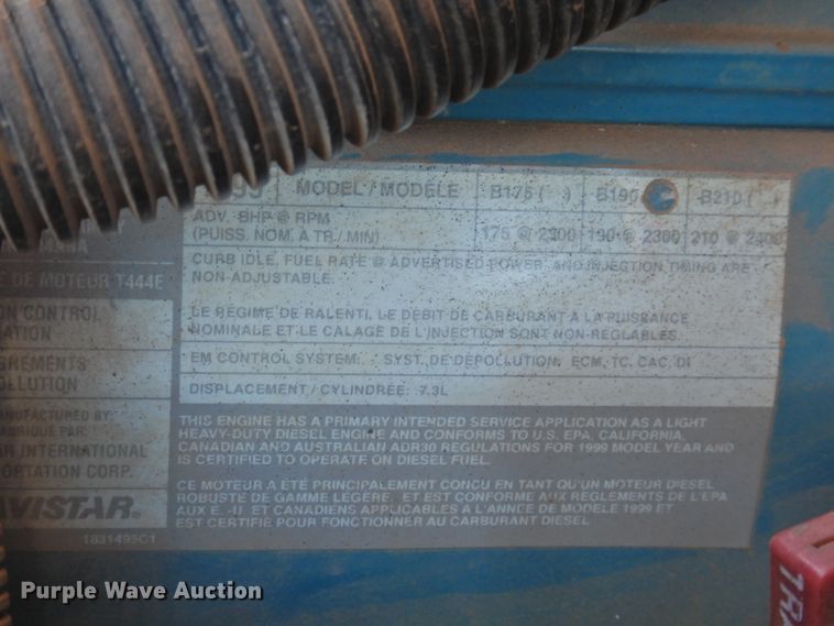 image for item DG1587 2000 International 3800  school bus