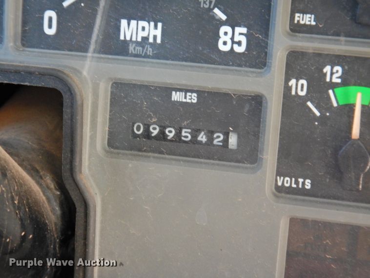 image for item DG1587 2000 International 3800  school bus