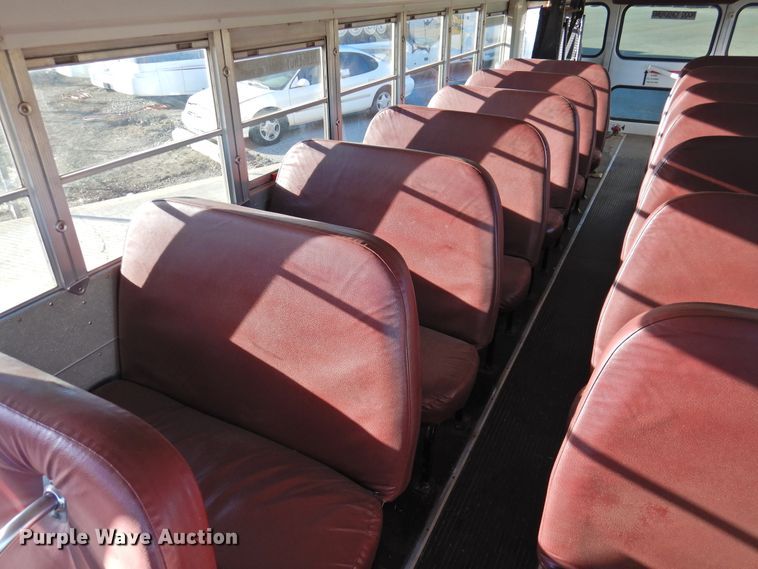 image for item DG1587 2000 International 3800  school bus