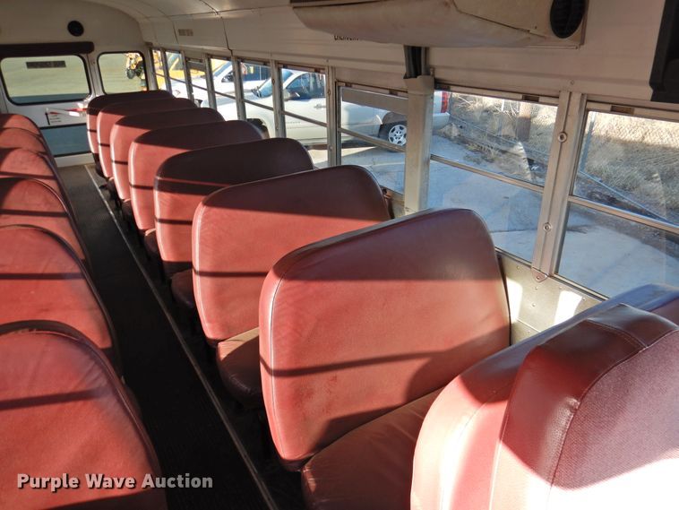 image for item DG1587 2000 International 3800  school bus