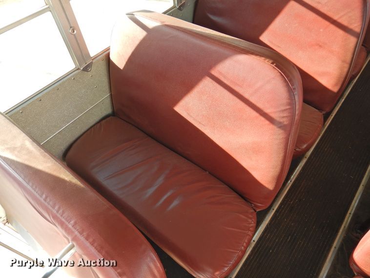 image for item DG1587 2000 International 3800  school bus