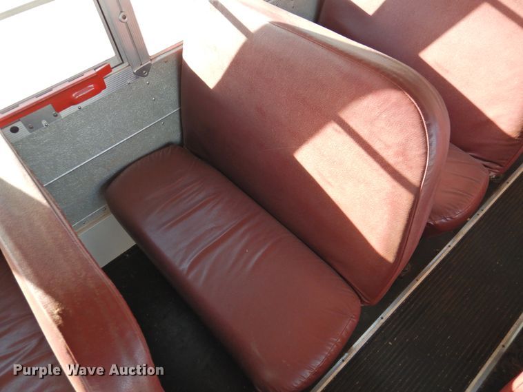 image for item DG1587 2000 International 3800  school bus