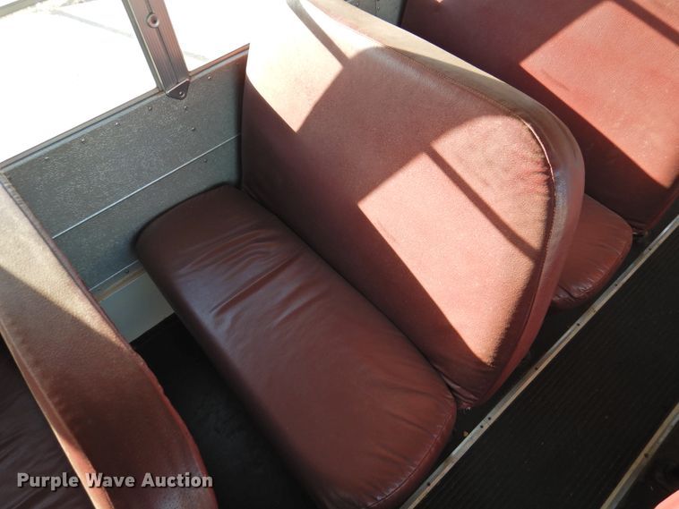 image for item DG1587 2000 International 3800  school bus