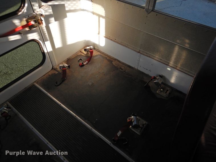 image for item DG1587 2000 International 3800  school bus