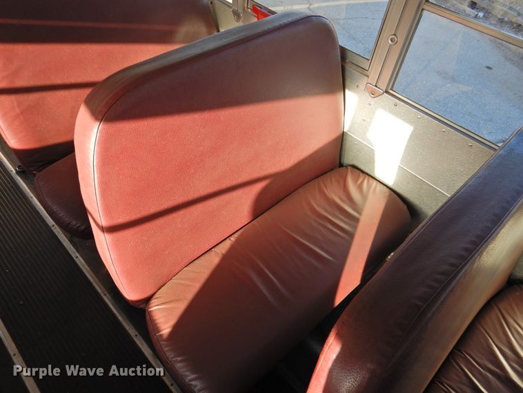 image for item DG1587 2000 International 3800  school bus