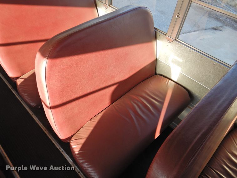 image for item DG1587 2000 International 3800  school bus