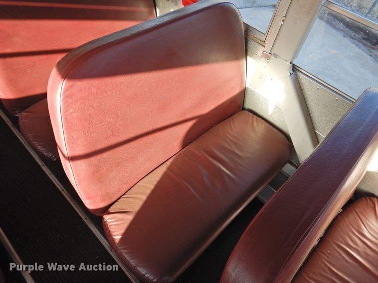 image for item DG1587 2000 International 3800  school bus