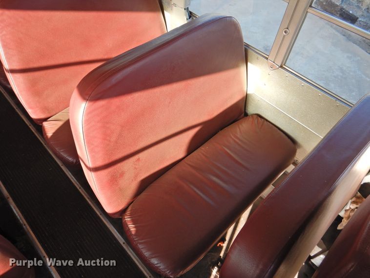 image for item DG1587 2000 International 3800  school bus