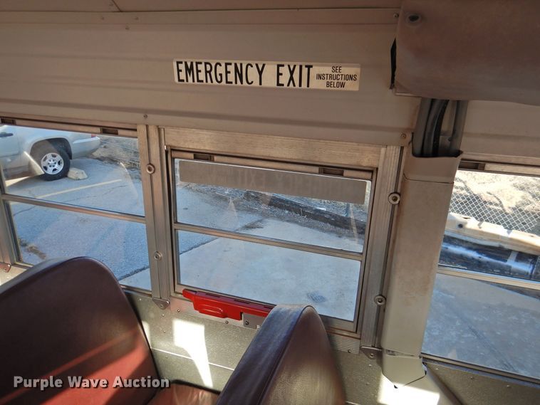 image for item DG1587 2000 International 3800  school bus