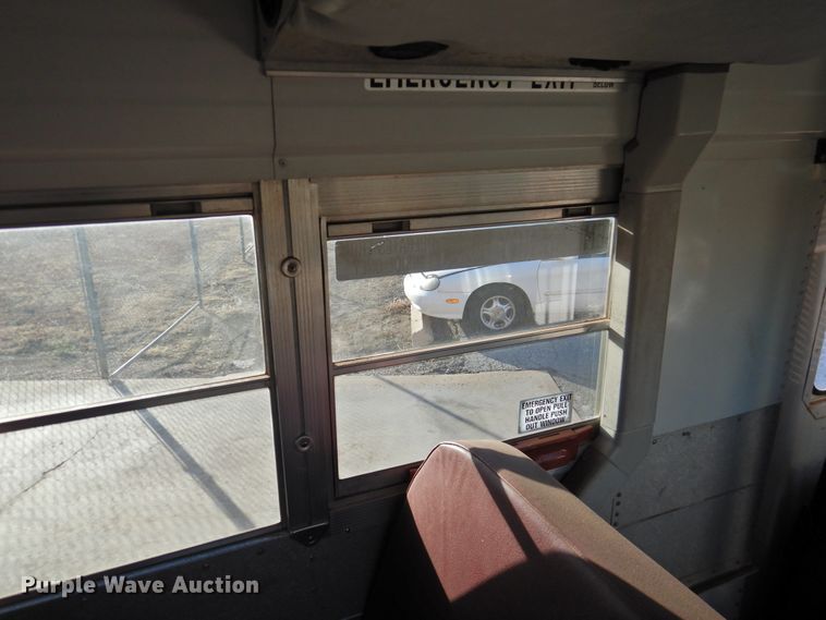 image for item DG1587 2000 International 3800  school bus