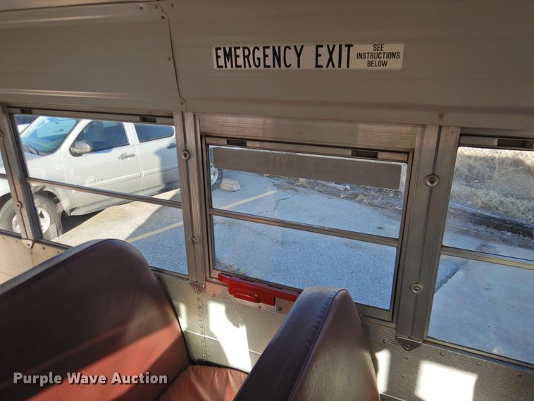 image for item DG1587 2000 International 3800  school bus