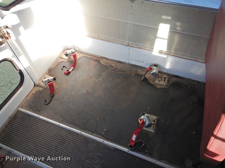 image for item DG1587 2000 International 3800  school bus