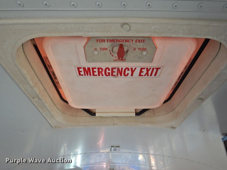 image for item DG1587 2000 International 3800  school bus