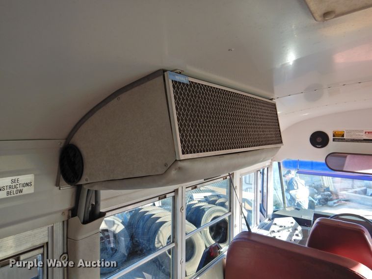 image for item DG1587 2000 International 3800  school bus