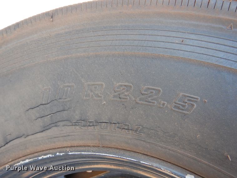 image for item DG1587 2000 International 3800  school bus