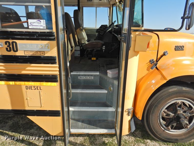 image for item DG1589 1995 International 3800  school bus