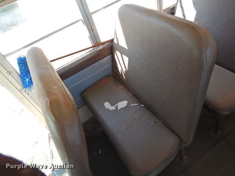 image for item DG1589 1995 International 3800  school bus