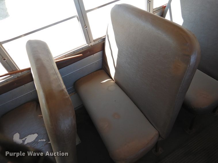 image for item DG1589 1995 International 3800  school bus