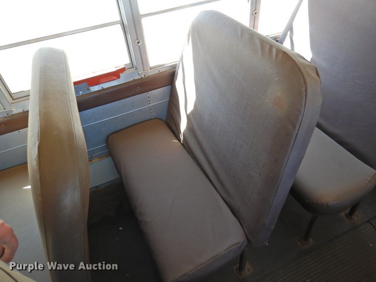 image for item DG1589 1995 International 3800  school bus