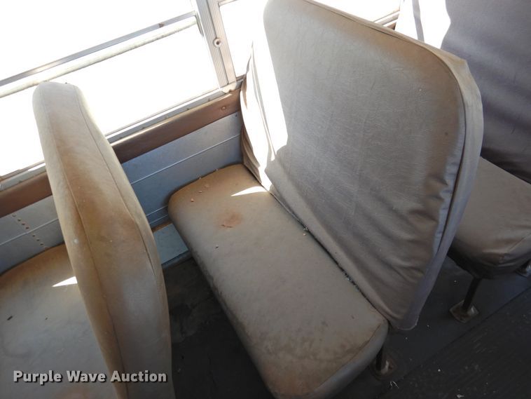 image for item DG1589 1995 International 3800  school bus