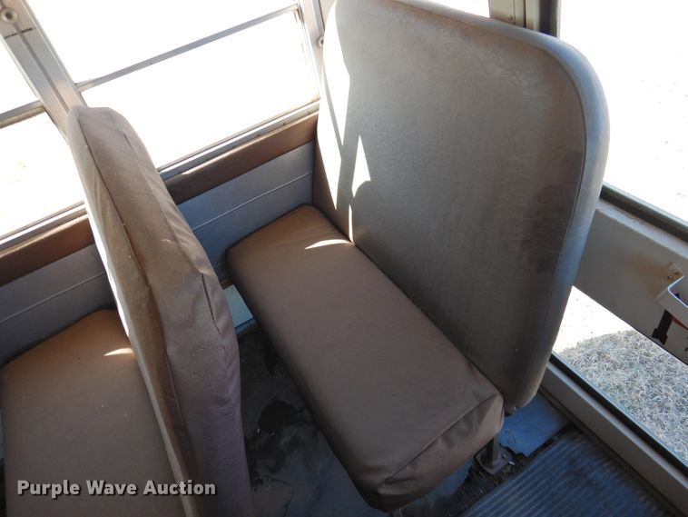 image for item DG1589 1995 International 3800  school bus