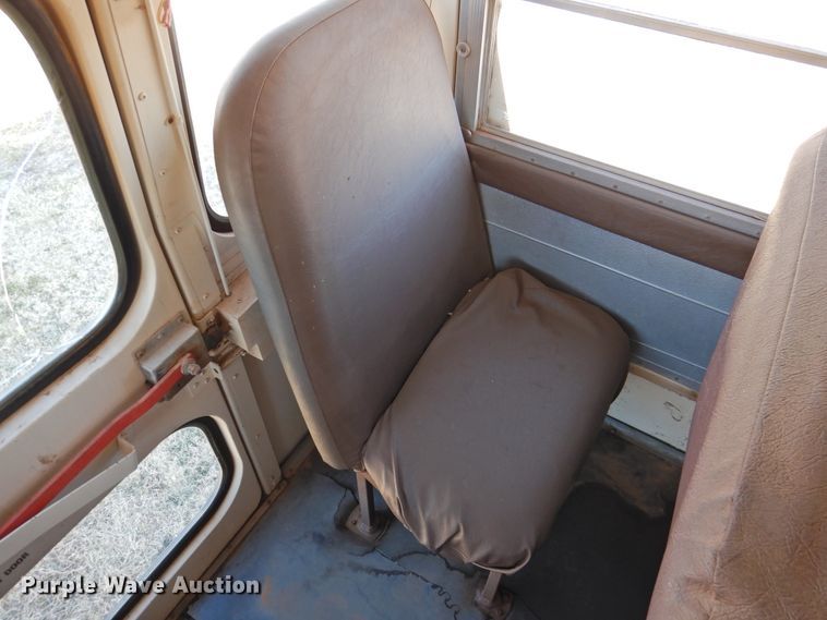 image for item DG1589 1995 International 3800  school bus