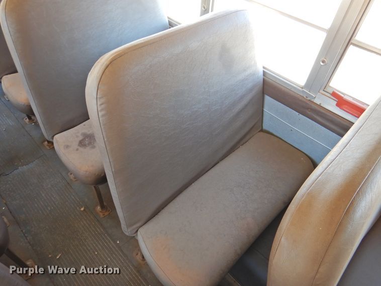 image for item DG1589 1995 International 3800  school bus