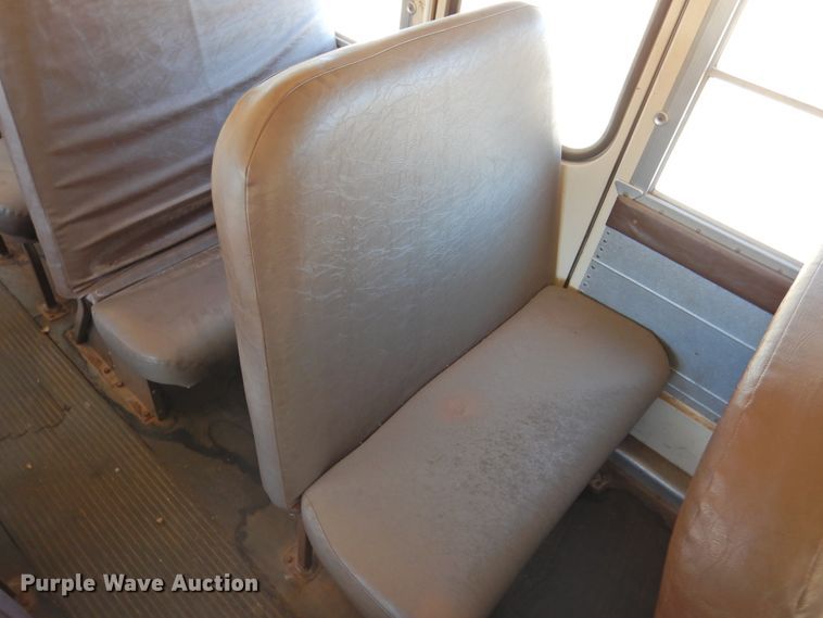 image for item DG1589 1995 International 3800  school bus