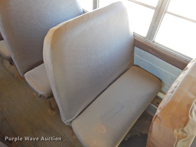 image for item DG1589 1995 International 3800  school bus