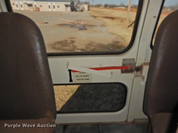 image for item DG1589 1995 International 3800  school bus