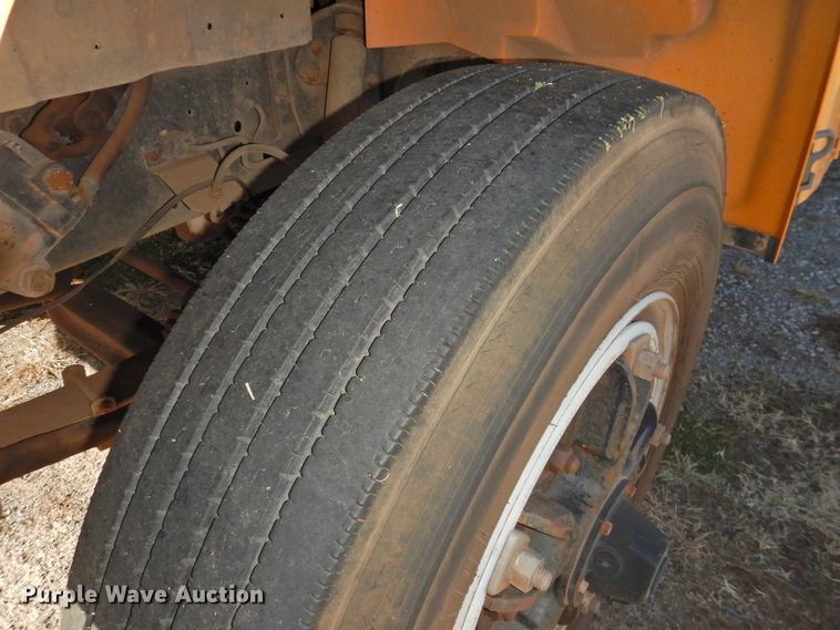 image for item DG1589 1995 International 3800  school bus