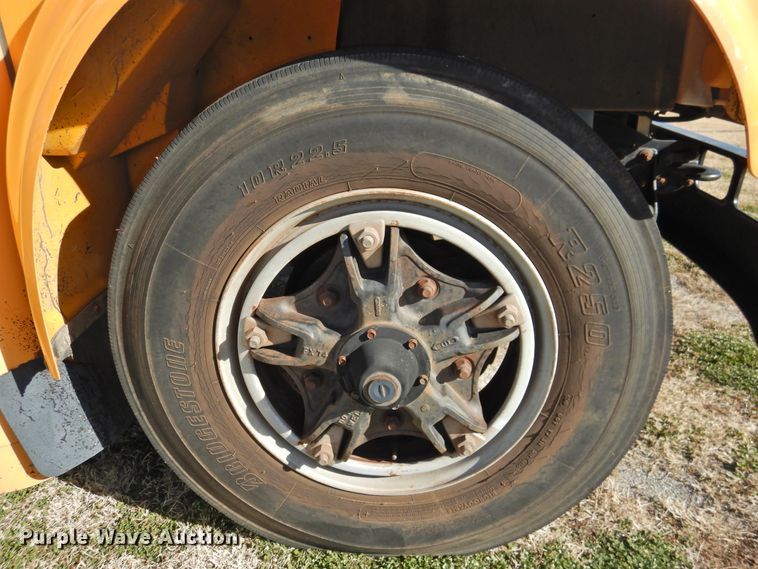 image for item DG1589 1995 International 3800  school bus