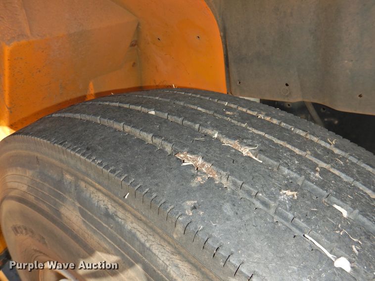 image for item DG1589 1995 International 3800  school bus