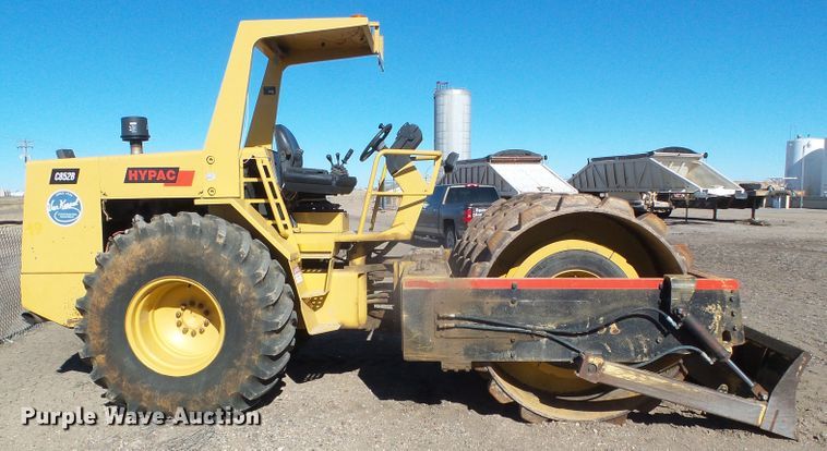 image for item DG8466 1999 Hypac C852B  vibratory single drum roller