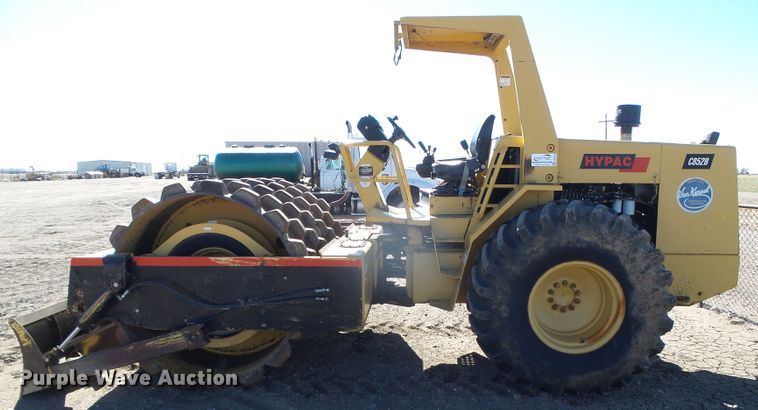 image for item DG8466 1999 Hypac C852B  vibratory single drum roller