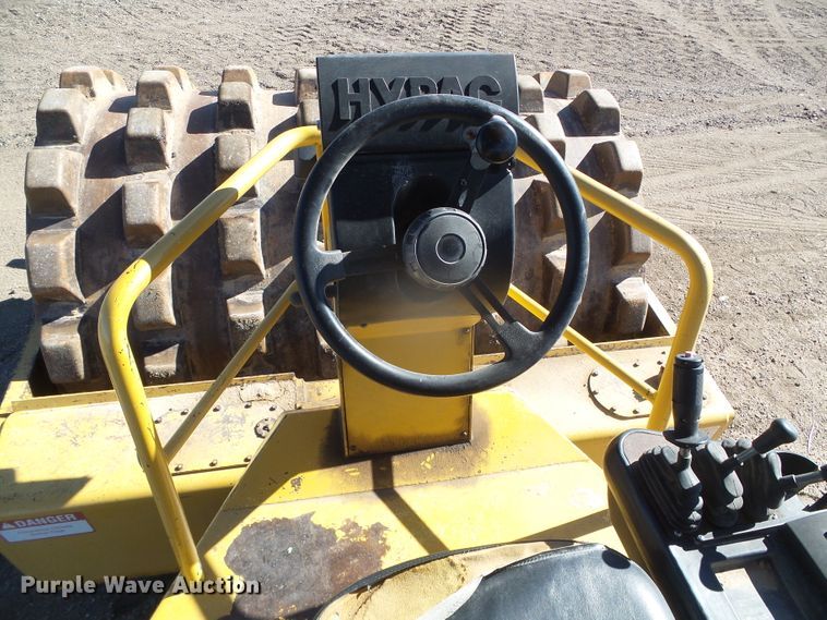 image for item DG8466 1999 Hypac C852B  vibratory single drum roller